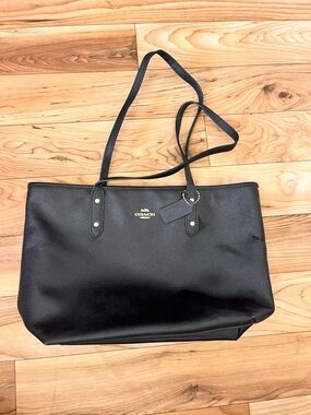 COACH Black Leather Tote Bag - City zip tote